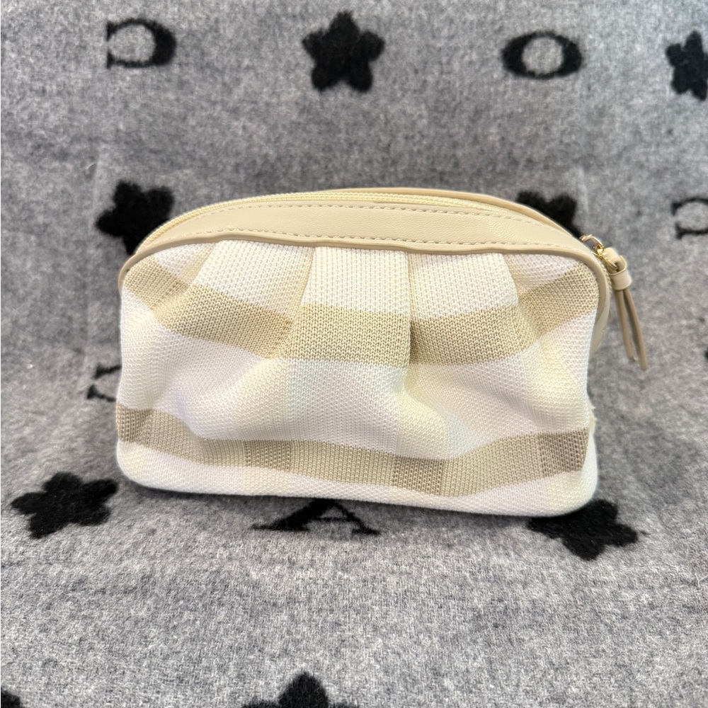 Neiman Marcus limited makeup bag